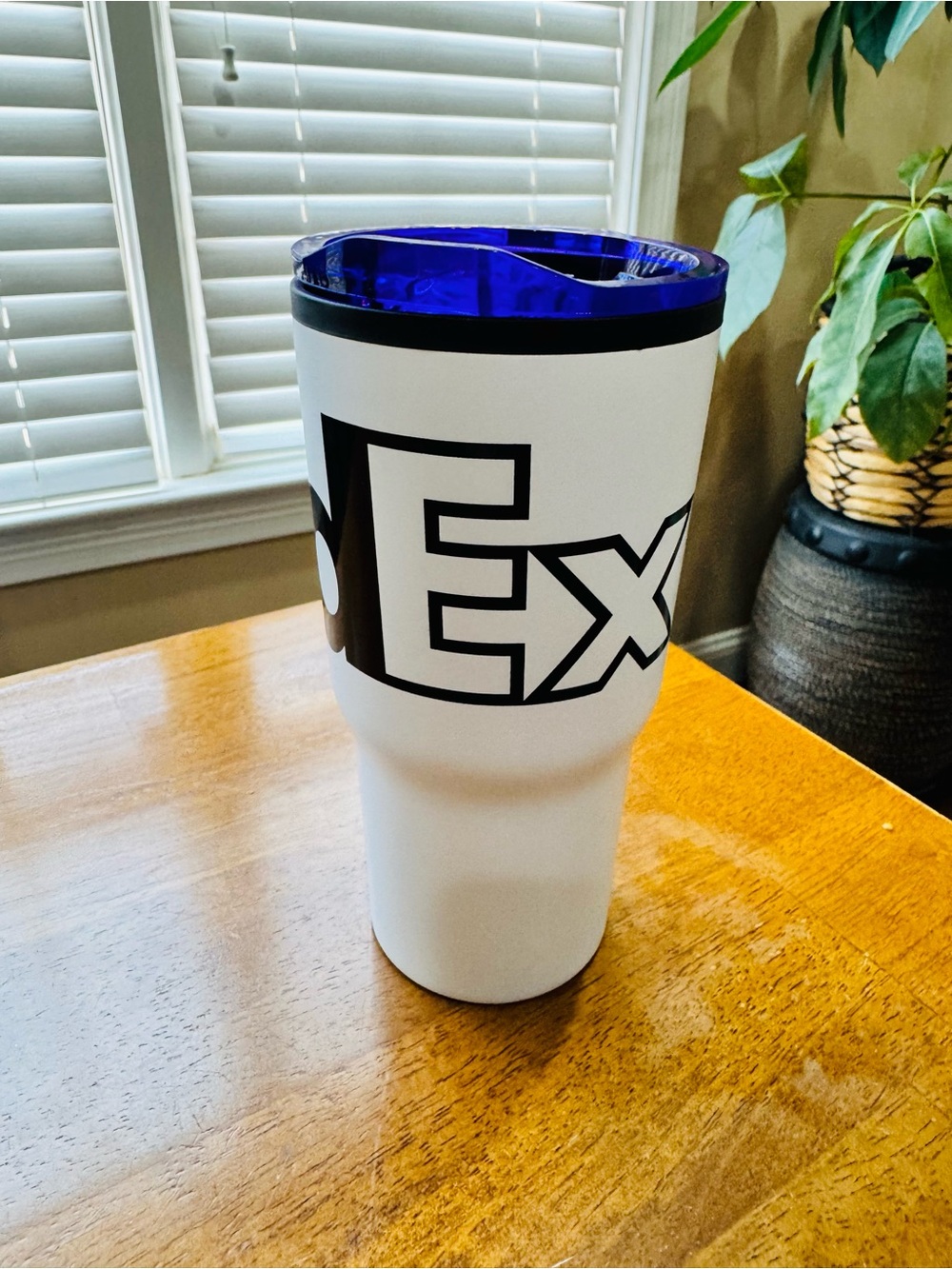 FedEx 20oz Evans Denali Tumbler White W/Purple Lid - Picture 4 of 6